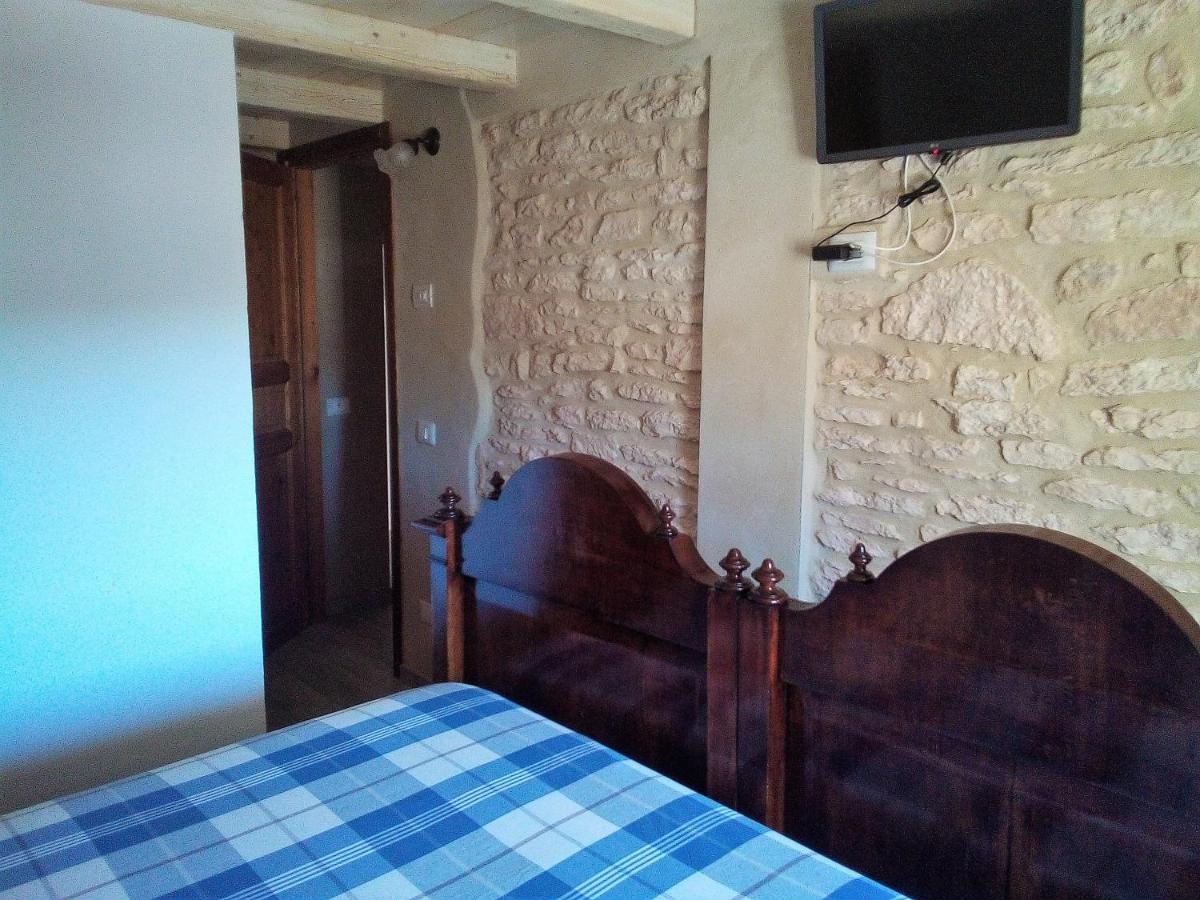 Da Andrea E Raffaella Guest House Sant'Anna d'Alfaedo ภายนอก รูปภาพ
