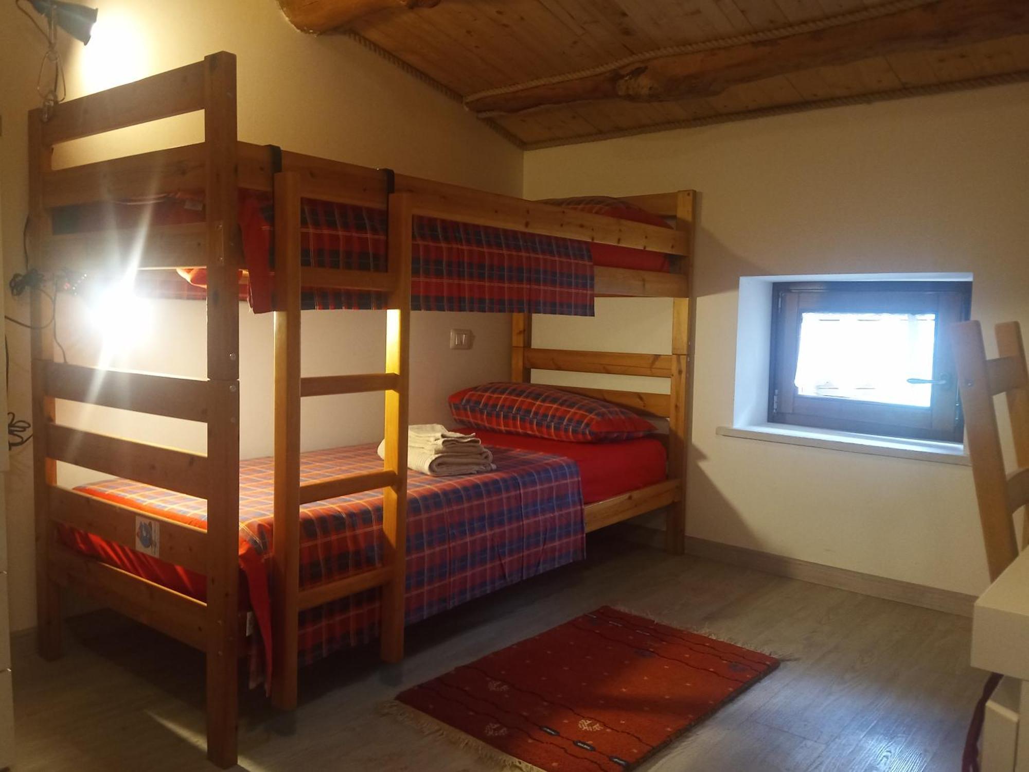 Da Andrea E Raffaella Guest House Sant'Anna d'Alfaedo ภายนอก รูปภาพ